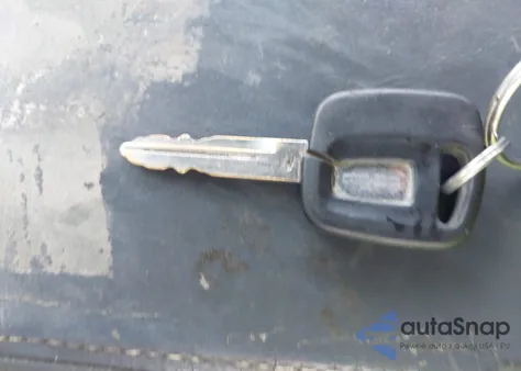 2002 Lincoln Town Car Signature из США, поврежденный, VIN 1LNHM82W72Y629486